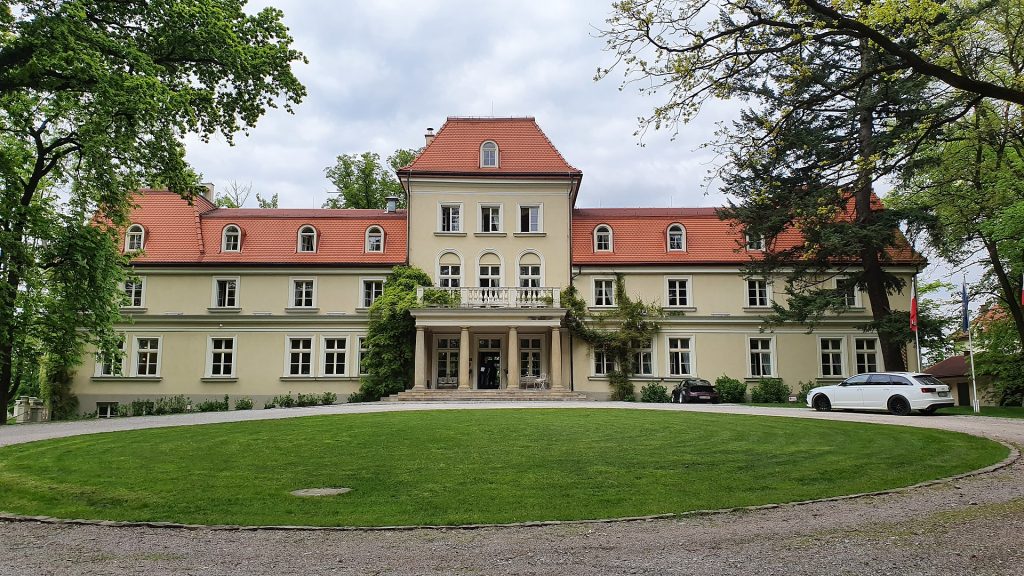 Dwór w Sierakowie