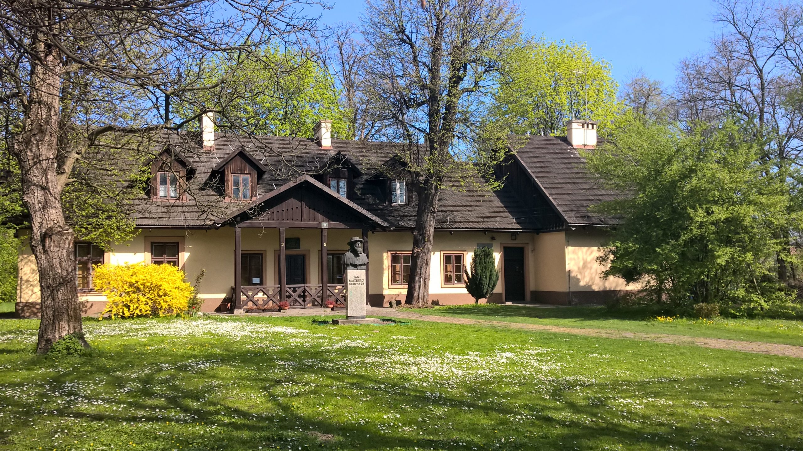 Dwór w Krzesławicach