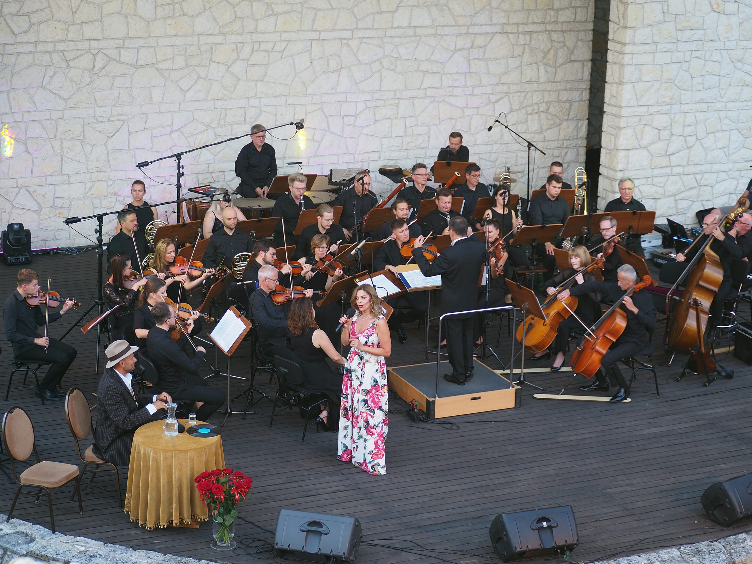 Fiharmonia na scenie